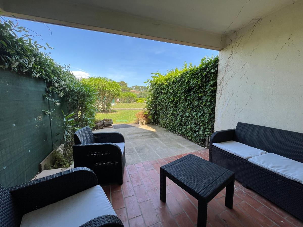 Appartement 2 Pieces En Rez De Jardin Avec Parking Et Piscine Villeneuve-Loubet Exteriör bild
